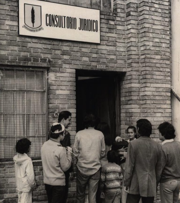 (c) Consultoriojuridico.uniandes.edu.co